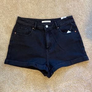 Black Jean Mom Short